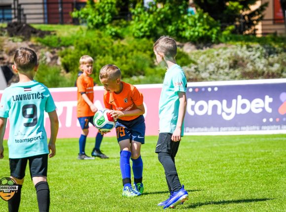 Futbola turnīrs DOBRECOVA CUP 2026