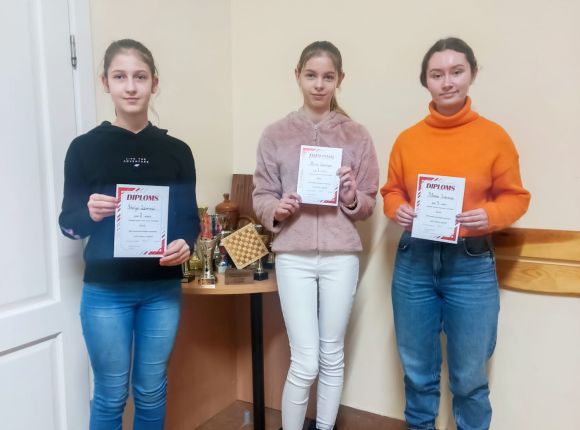 Skolu sporta sacensības šahā