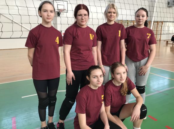 Ābeļu pamatskola uzvar abās grupās