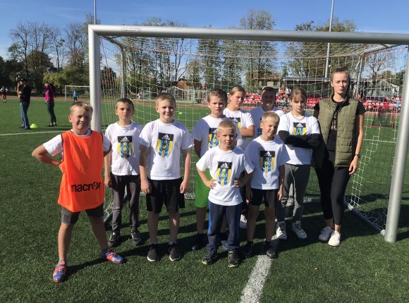 Mazo skolu futbolisti uzsāk cīņas