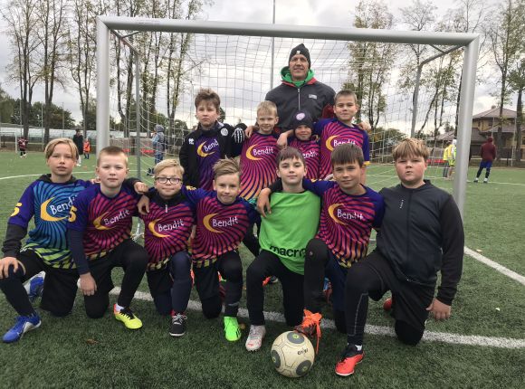 Skolu sporta futbols turpinās