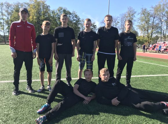 Mazo skolu futbolisti uzsāk cīņas