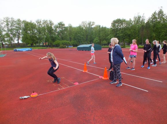Fotomirkļi no kontrolnormatīvu pārbaudījumiem