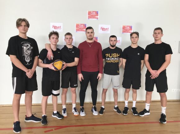 TOP kausa 1.posms vidusskolas grupā