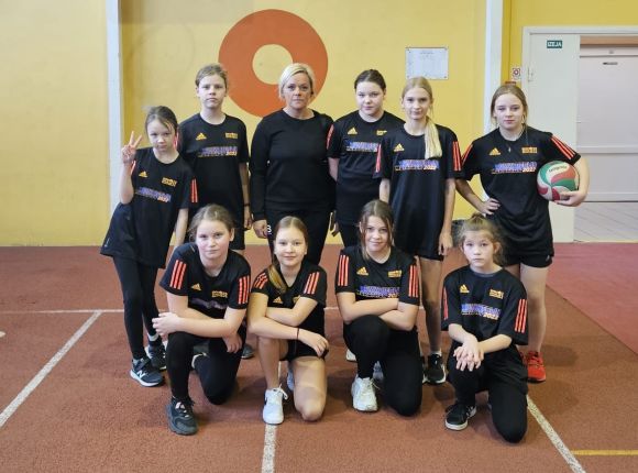Tautas bumba lielo skolu grupā
