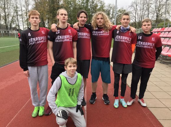 Uzvaras izcīna Jēkabpils 2.vidusskolas un Jēkabpils 3.vidusskolas futbolisti