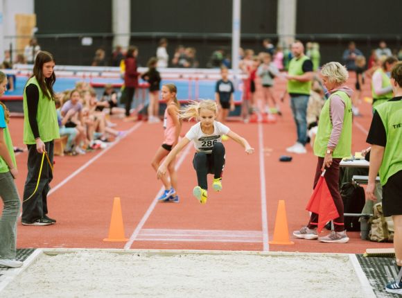 Sportland U10 un U12 sacensību mirkļi no LVS arhīva