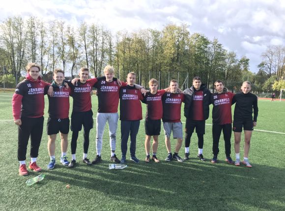 Skolu sporta futbols turpinās