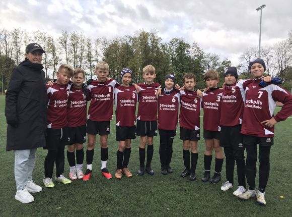 Skolu sporta futbols turpinās