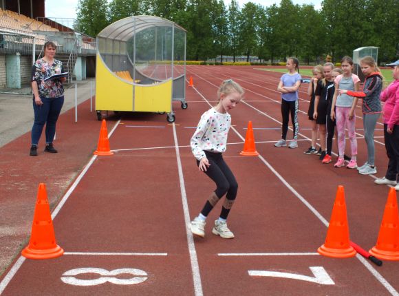 Fotomirkļi no kontrolnormatīvu pārbaudījumiem