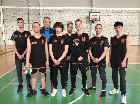 Ābeļu pamatskola uzvar abās grupās