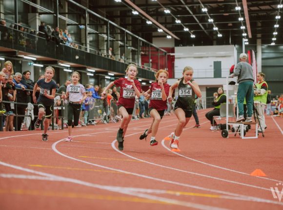 Sportland U10 un U12 sacensību mirkļi no LVS arhīva