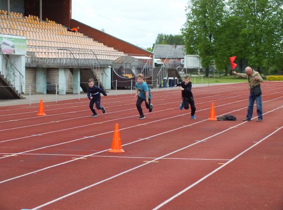 Fotomirkļi no kontrolnormatīvu pārbaudījumiem
