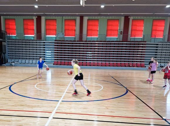 Projekta ietvaros iegādāts basketbola inventārs