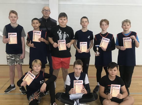 Basketbols mazo skolu grupā