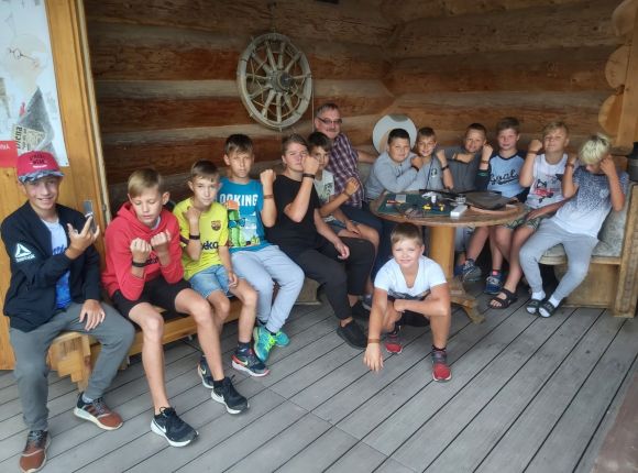 Volejbolistiem, trenera Aivja Kokina vadībā, nometne Zasā