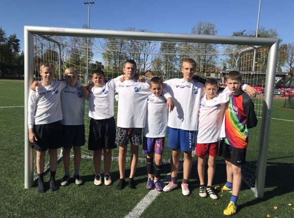 Mazo skolu futbolisti uzsāk cīņas