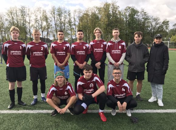 Skolu sporta futbols turpinās