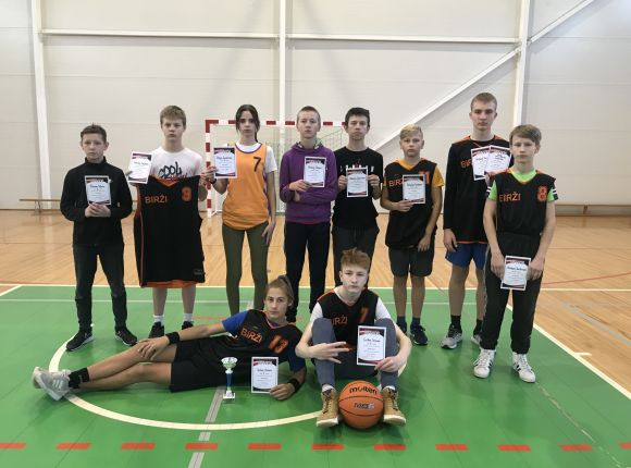 Biržu pamatskola uzvar zēnu un meiteņu konkurencē