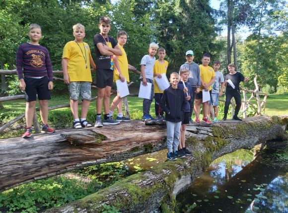 Volejbolistiem, trenera Aivja Kokina vadībā, nometne Zasā