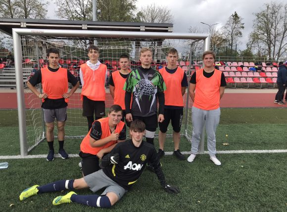 Skolu sporta futbols turpinās