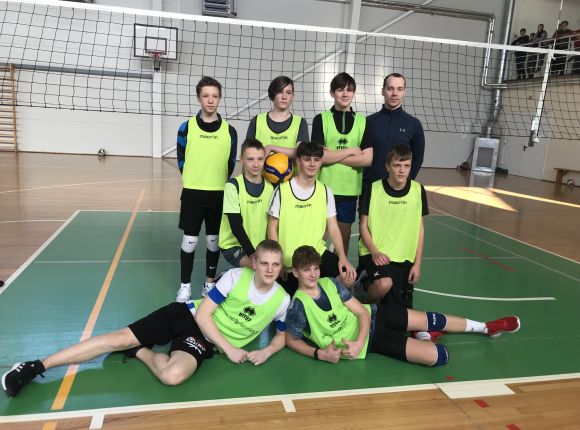 Ābeļu pamatskola uzvar abās grupās