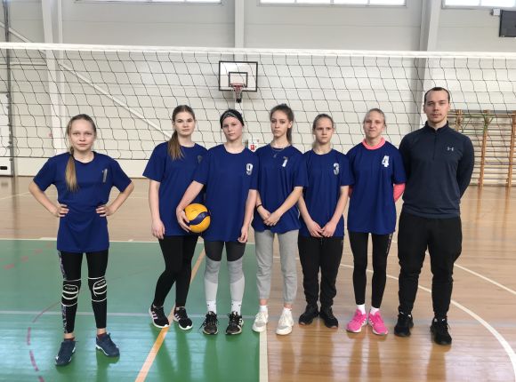 Ābeļu pamatskola uzvar abās grupās