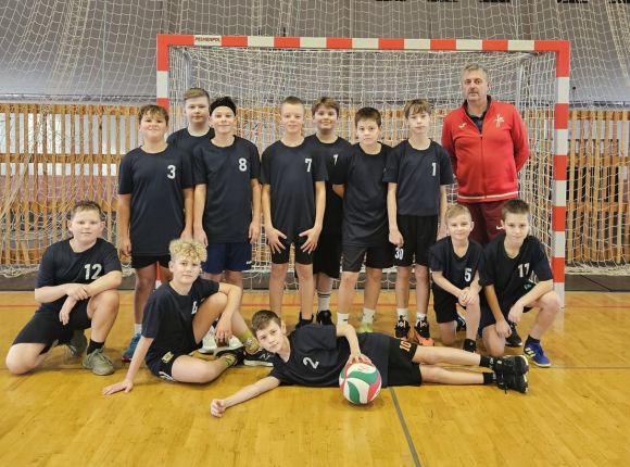 Tautas bumba lielo skolu grupā