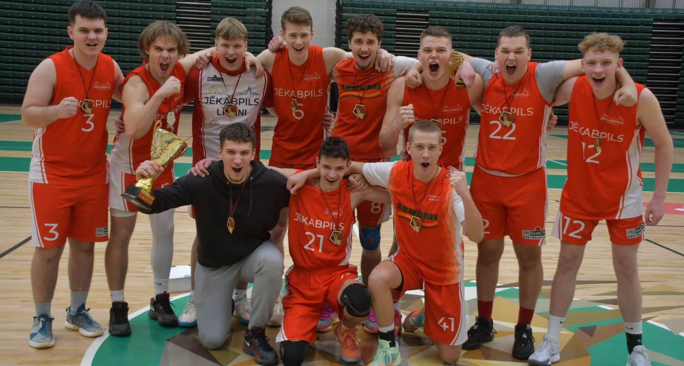 Aizvadīts pirmais basketbola turnīrs esošajiem un bijušajiem Jēkabpils Sporta skolas audzēkņiem