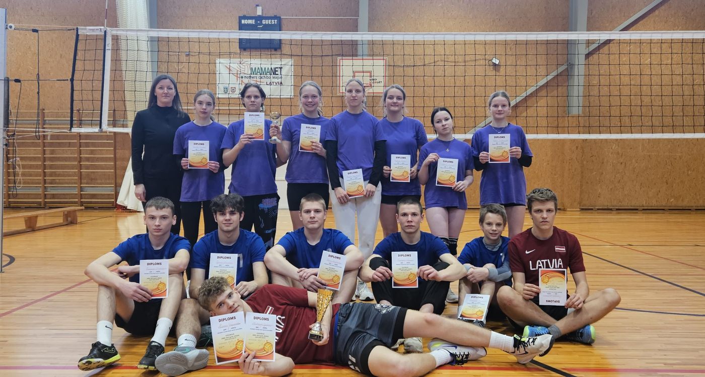 Volejbols mazo skolu vecākajā grupā