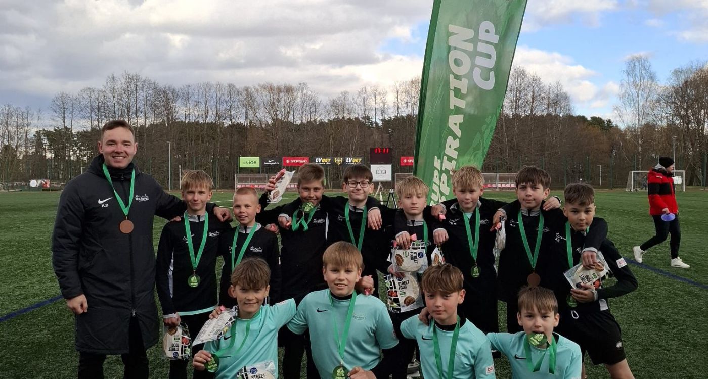 Futbolisti pieskandina Mārupes novada stadionus