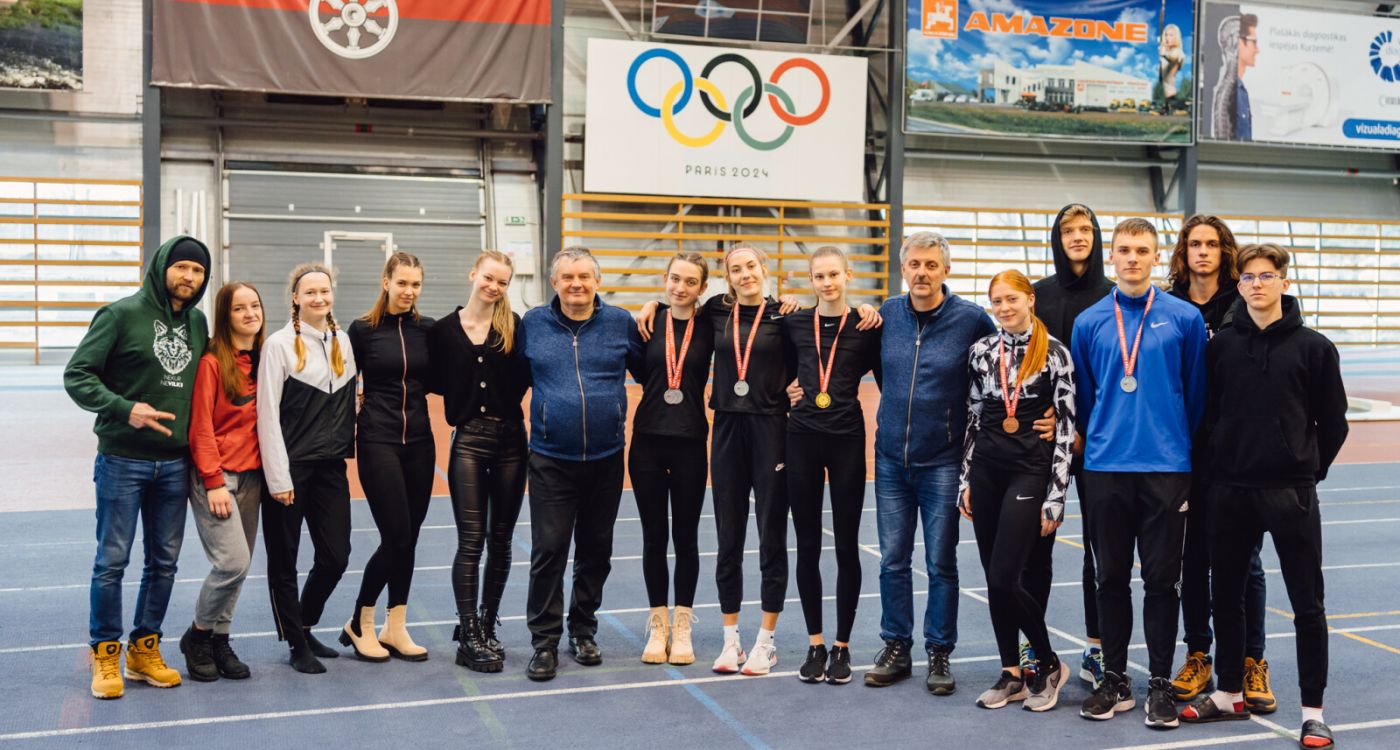 Vieglatlēti no čempionāta atgriežas ar godalgām