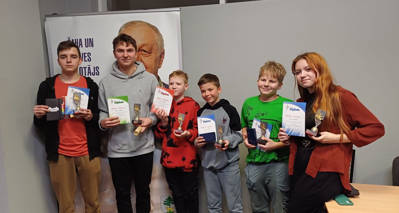 Šahisti piedalās tradicionālajā piemiņas turnīrā