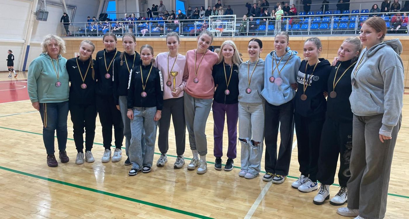 Handbola turnīrs rezultējas ar bronzu
