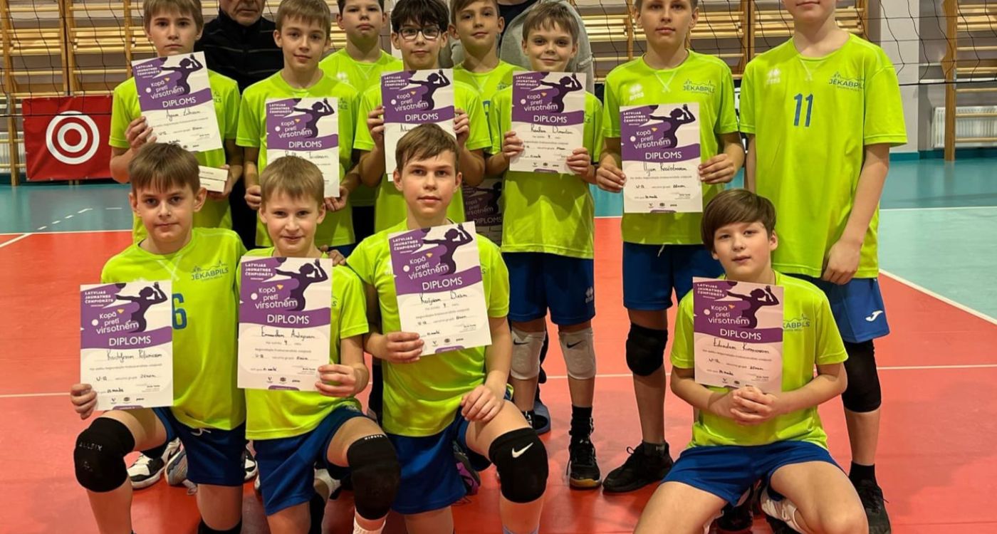 Volejbolisti pietuvojušies fināla cīņām, basketbolistiem kārtējais sabraukums.