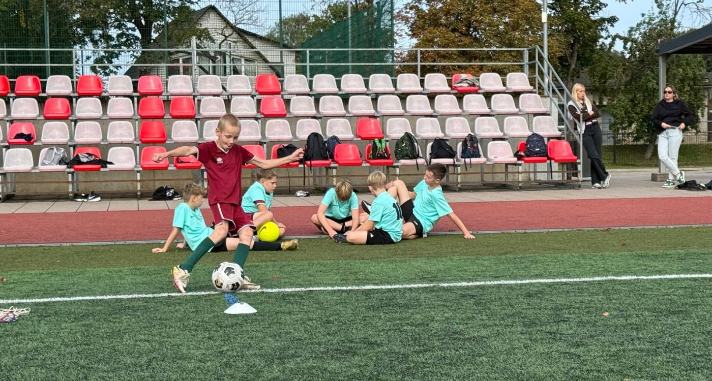 Skolu sportu uzsāk futbola sacensības
