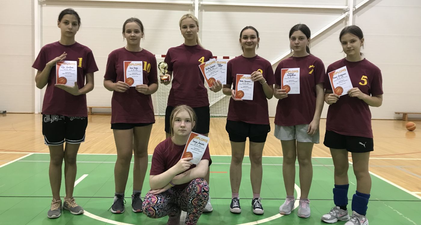 Noslēdzas basketbols mazo skolu grupā