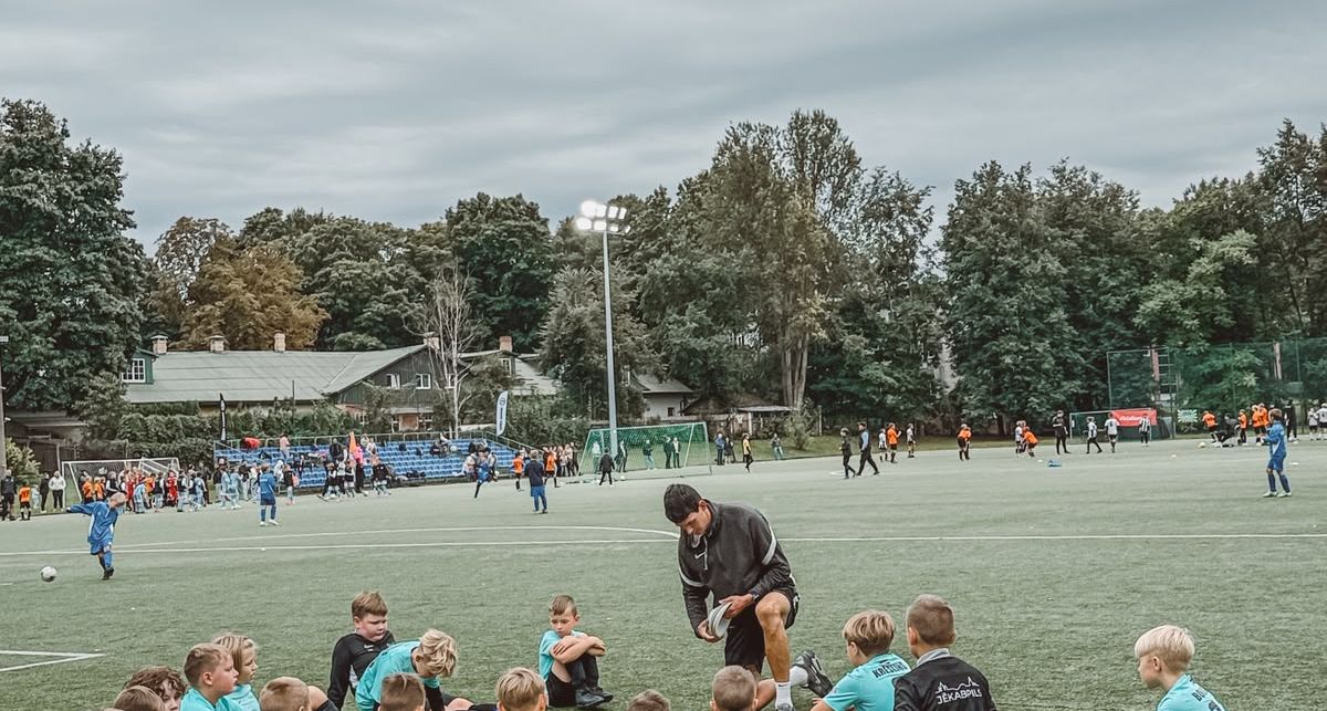 Divas komandas, katrai savs ieguvums