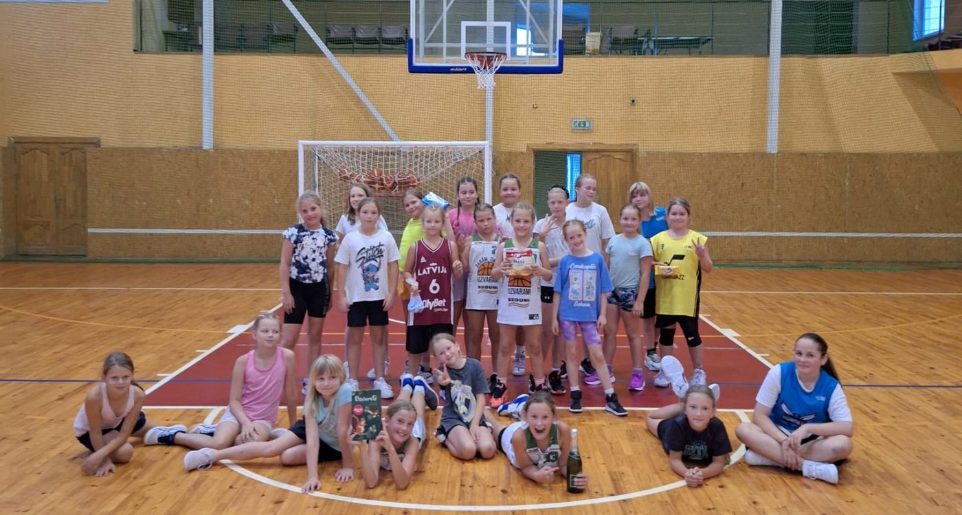 Jaunās basketbolistes gatavas sezonai