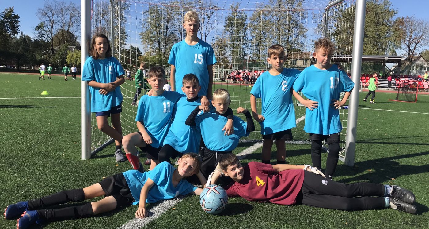Mazo skolu futbolisti uzsāk cīņas