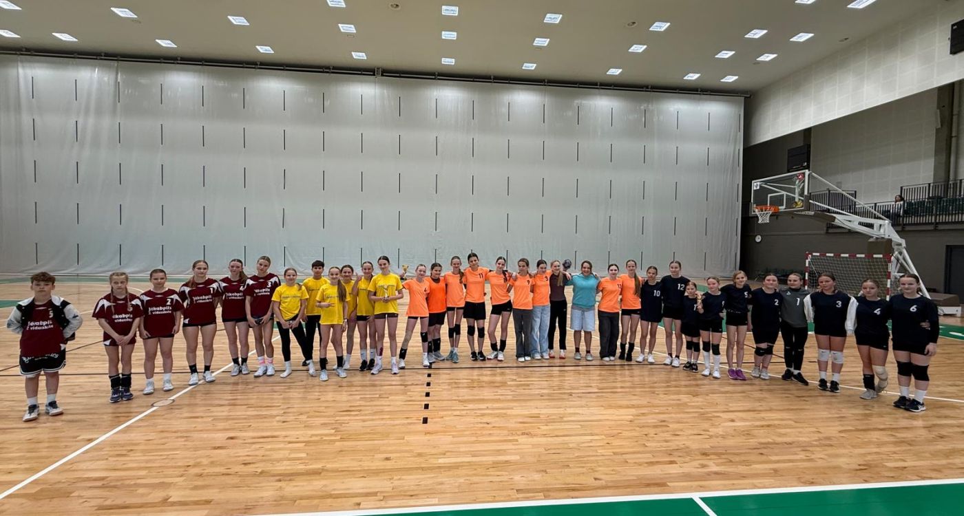 Mini handbols noslēdz skolu sporta sezonu