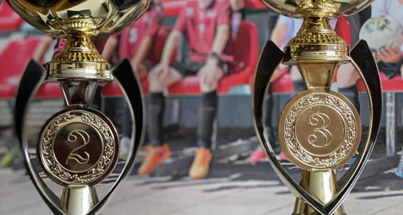 Jaunie futbolisti parāda savu spēku