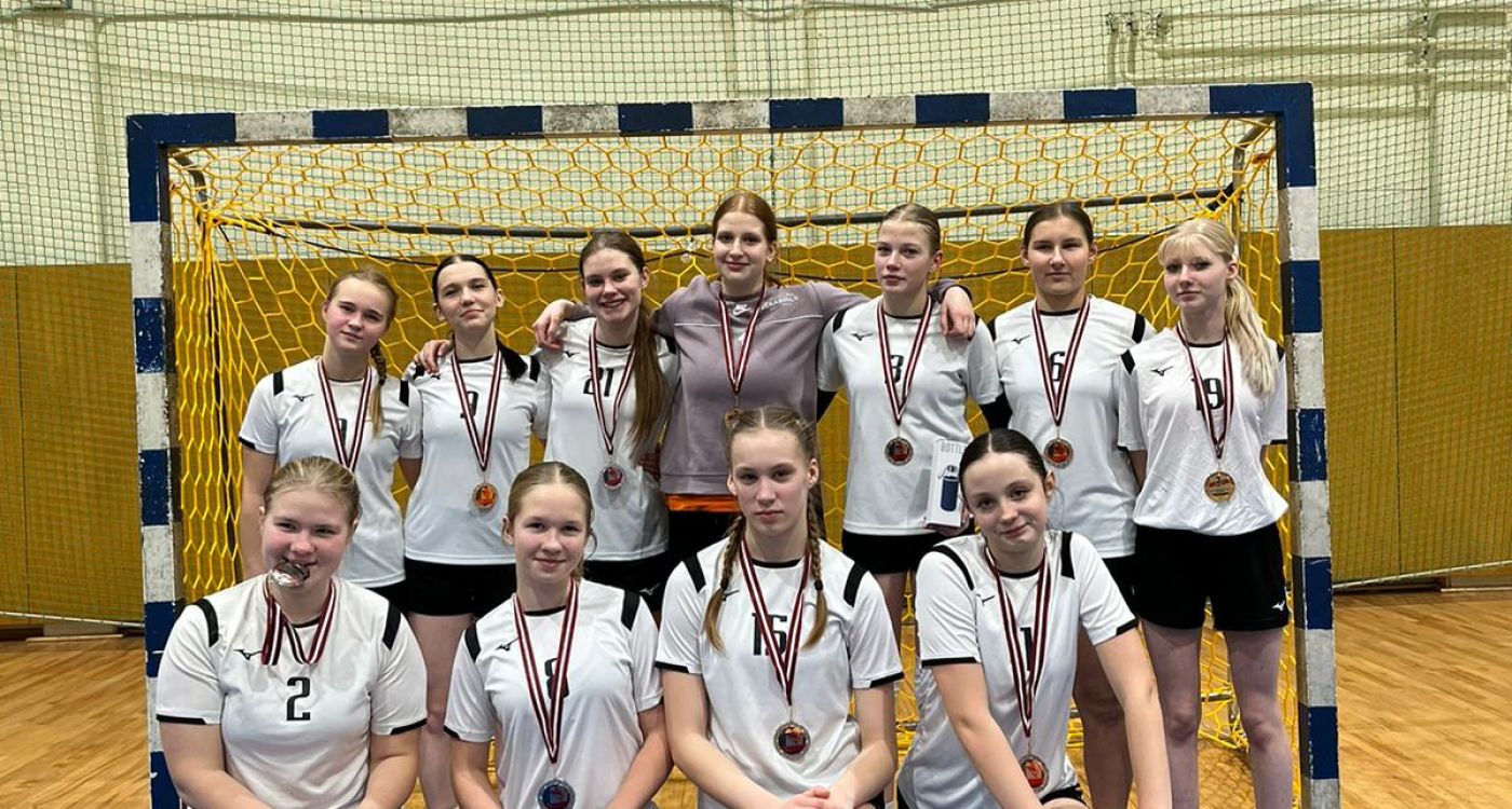 Handbolistes Ludzā piekāpjas tikai mājiniecēm