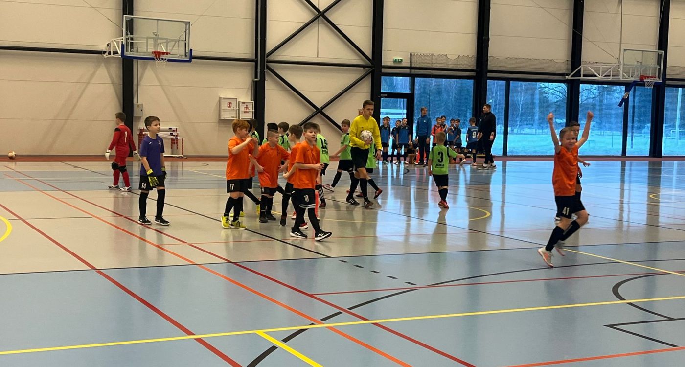 Futbolisti sezonu iesāk ar dalību telpu futbolā