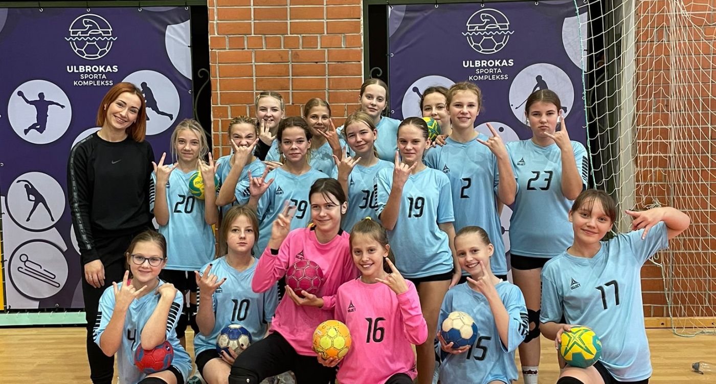 Dalību jaunatnes čempionātā uzsāk handbolistes