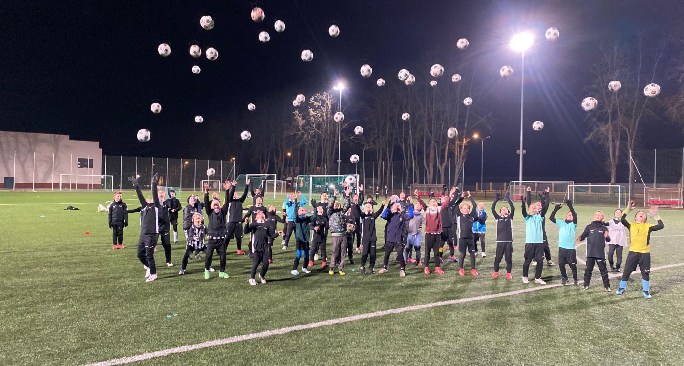 Futbolisti turpina ‘’uguņot’’