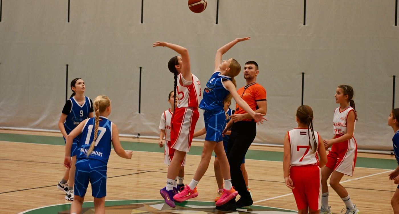 Jēkabpils Sporta skolas komandām dinamiskas spēles LJBL mini sabraukumos