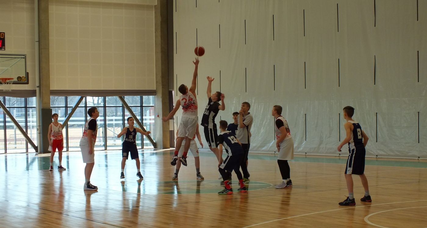 Basketbolistiem mājas spēles norit ar mainīgām sekmēm