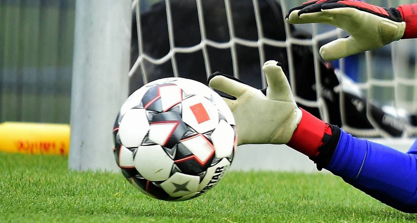 Futbolisti sabraukumā uzvar rīdziniekus