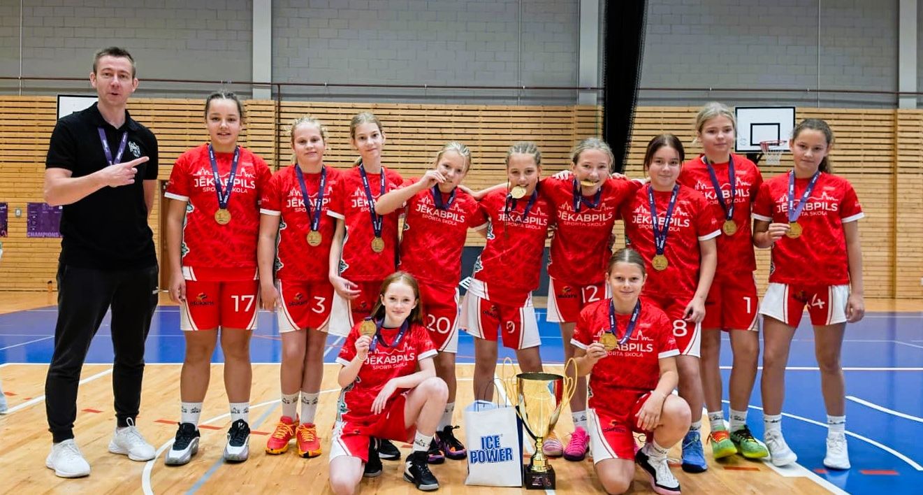 Basketbolistes pirmo posmu aizvada spīdoši